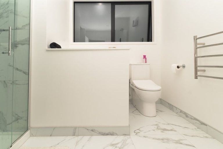 Photo of property in 2/24 Yeovil Road, Te Atatu Peninsula, Auckland, 0610