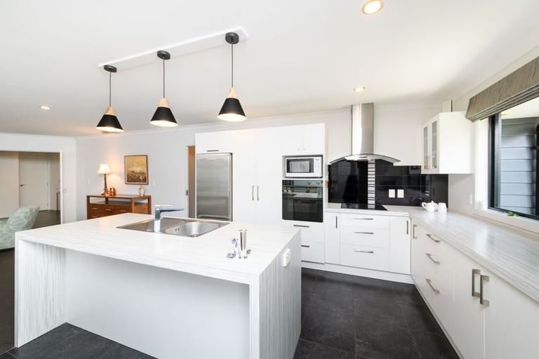 Photo of property in 44 Chestnut Close, Kelvin Grove, Palmerston North, 4414