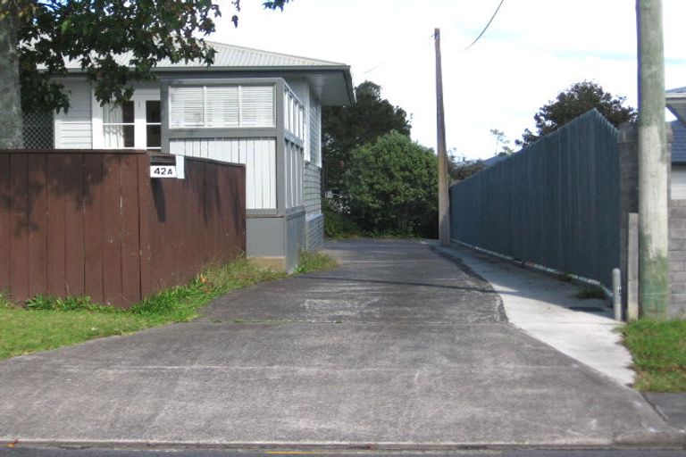 Photo of property in 2/42 Strid Road, Te Atatu South, Auckland, 0610