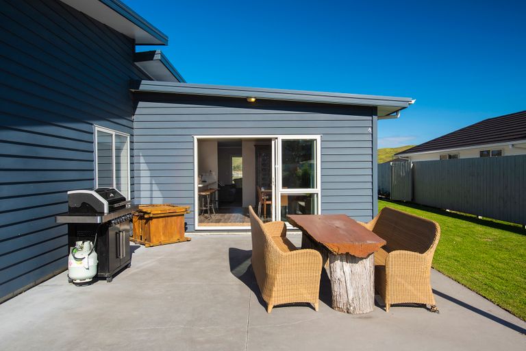 Photo of property in 34 Hamilton Drive, Wainui, Gisborne, 4010