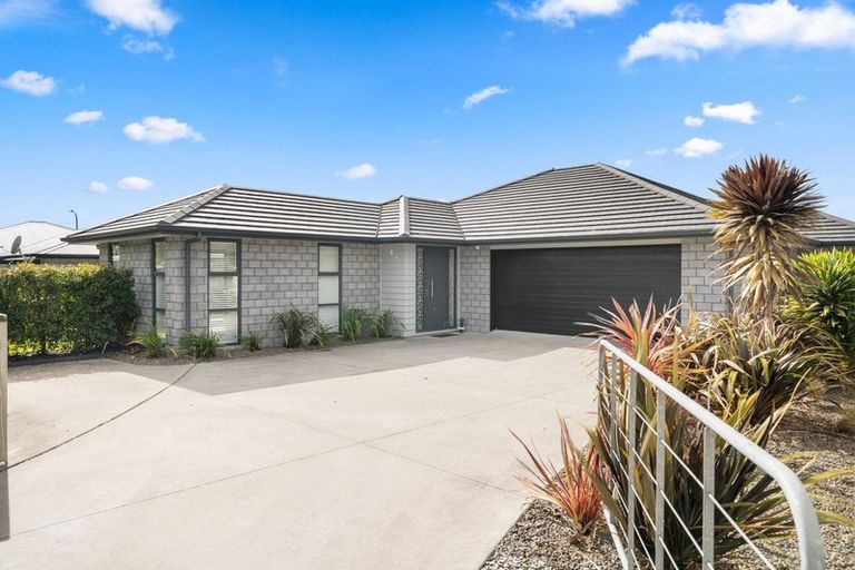 Photo of property in 10 Ponga Place, Papamoa Beach, Papamoa, 3118
