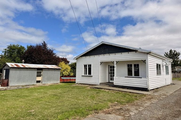 Photo of property in 63 Elles Road, Otautau, 9610