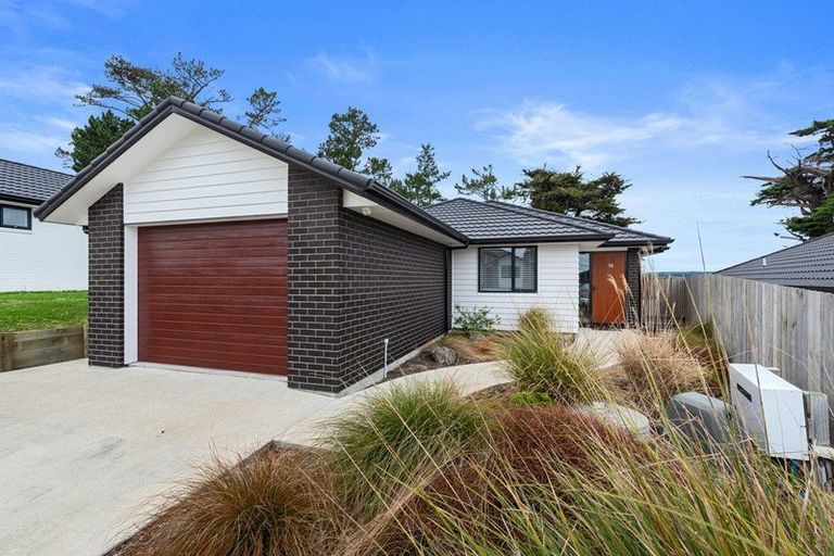 Photo of property in 19 Kawariki Road, Helensville, 0800