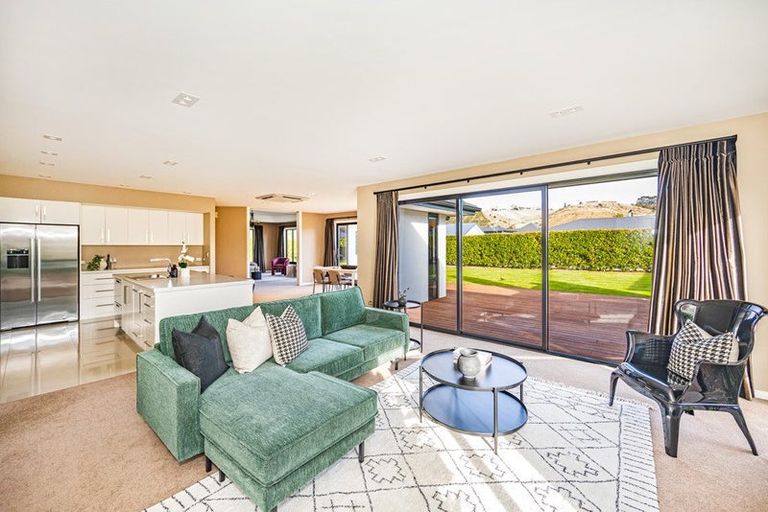 Photo of property in 2 Mcmullan Place, Oamaru North, Oamaru, 9400