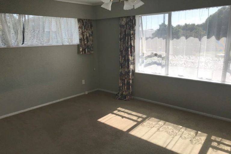 Photo of property in 19 Cassley Crescent, Papakowhai, Porirua, 5024