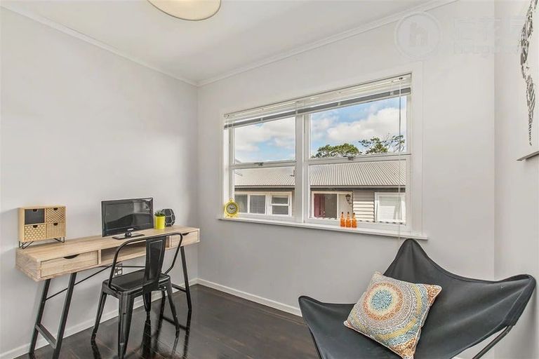 Photo of property in 15 Saffron Street, Birkdale, Auckland, 0626