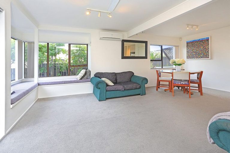 Photo of property in 2/5 Barrack Road, Mount Wellington, Auckland, 1060