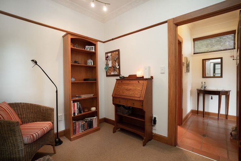 Photo of property in 37 Manapouri Crescent, Hokowhitu, Palmerston North, 4410