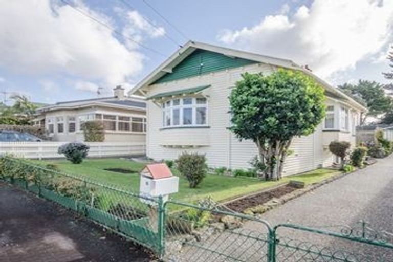 Photo of property in 12 Adam Street, Greenlane, Auckland, 1051