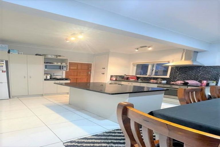 Photo of property in 10 Pah Road, Papatoetoe, Auckland, 2025