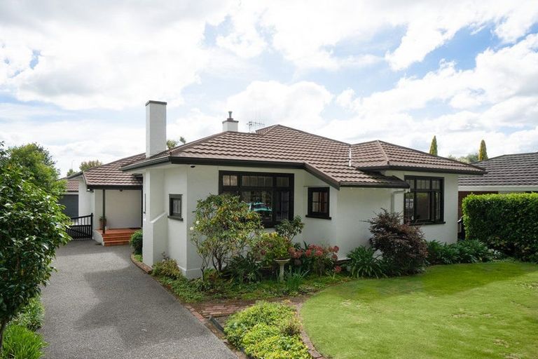 Photo of property in 37 Manapouri Crescent, Hokowhitu, Palmerston North, 4410