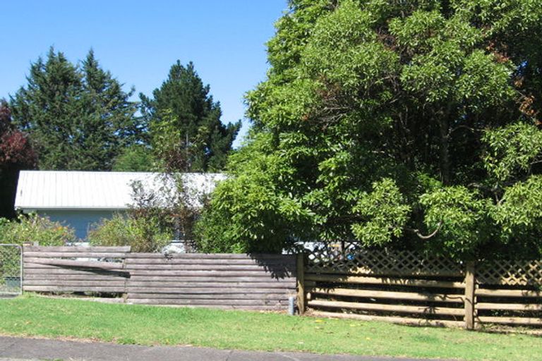 Photo of property in 3 Peterhouse Place, West Harbour, Auckland, 0618