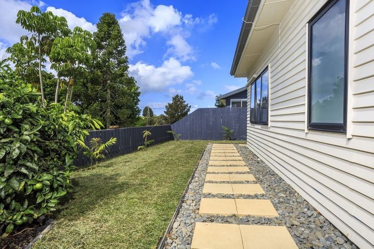 Photo of property in 19 Kitewao Street, Northcote, Auckland, 0627