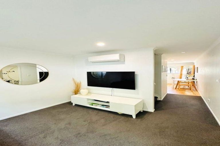 Photo of property in 8 Pangu Way, Mangere, Auckland, 2022