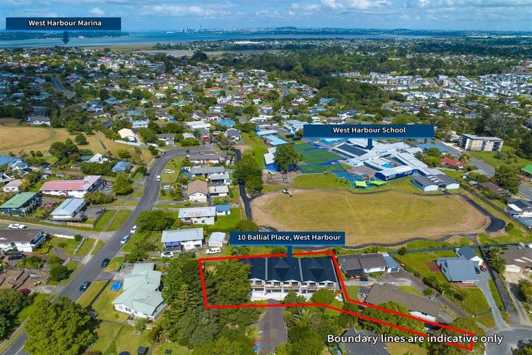 Photo of property in 10c Ballial Place, West Harbour, Auckland, 0618