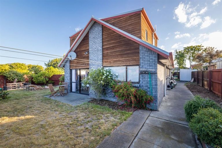 Photo of property in 233 Queenspark Drive, Parklands, Christchurch, 8083
