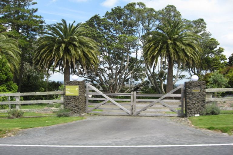 Photo of property in 283 Old North Road, Kumeu, 0892