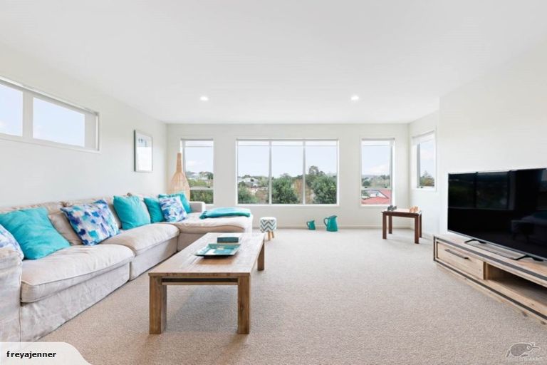 Photo of property in 18 Brownlee Place, Pukekohe, 2120