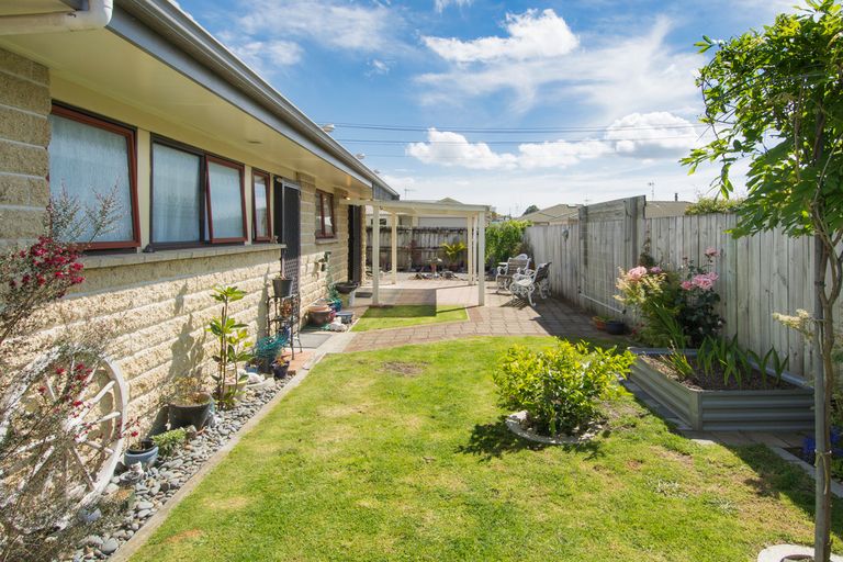 Photo of property in 17a Pemberton Crescent, Greerton, Tauranga, 3112