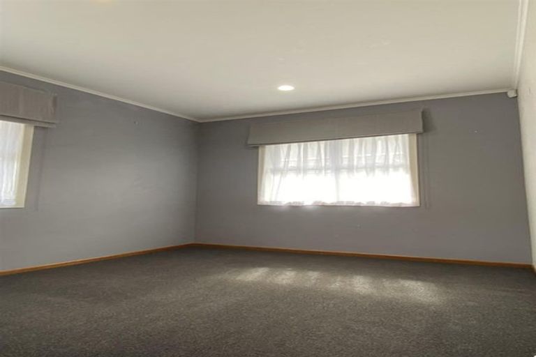 Photo of property in 7 Cornwall Street, Te Atatu South, Auckland, 0610