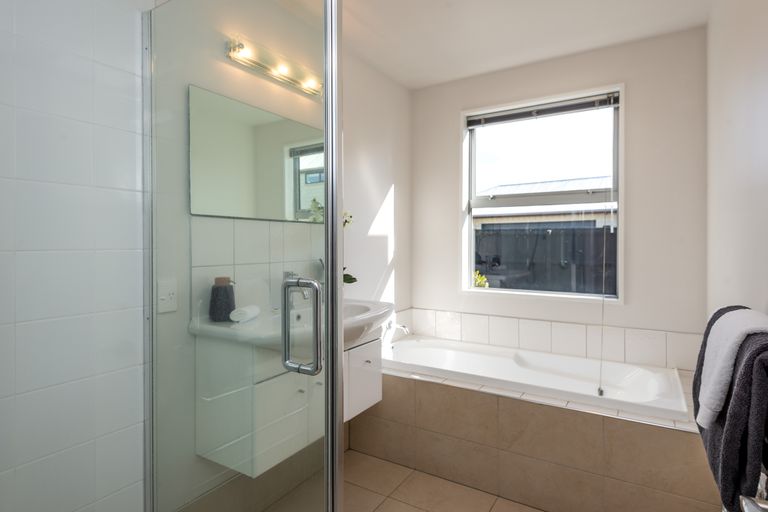 Photo of property in 41 Riverwood Boulevard, Redwood, Christchurch, 8051