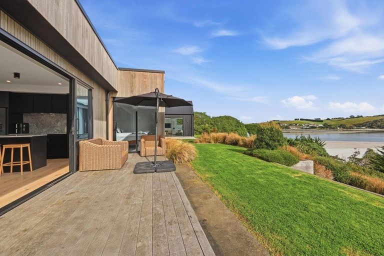 Photo of property in 1371 Taieri Mouth Road, Taieri Mouth, 9091