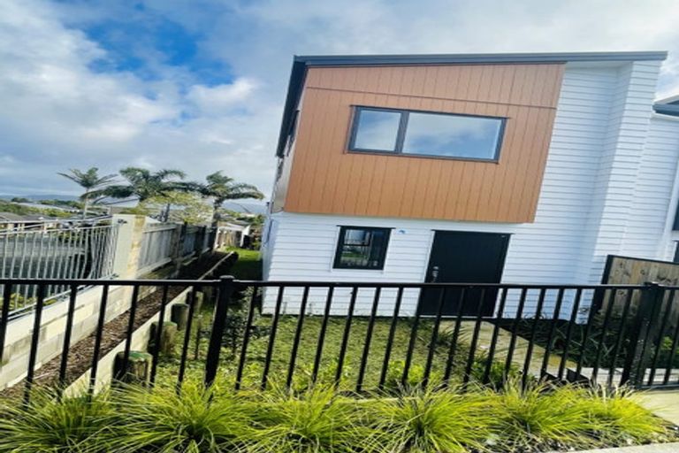 Photo of property in 250a Great North Road, Henderson, Auckland, 0612