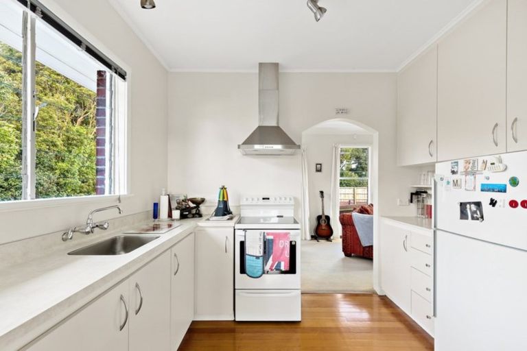 Photo of property in 21 Springs Road, Parakai, 0830