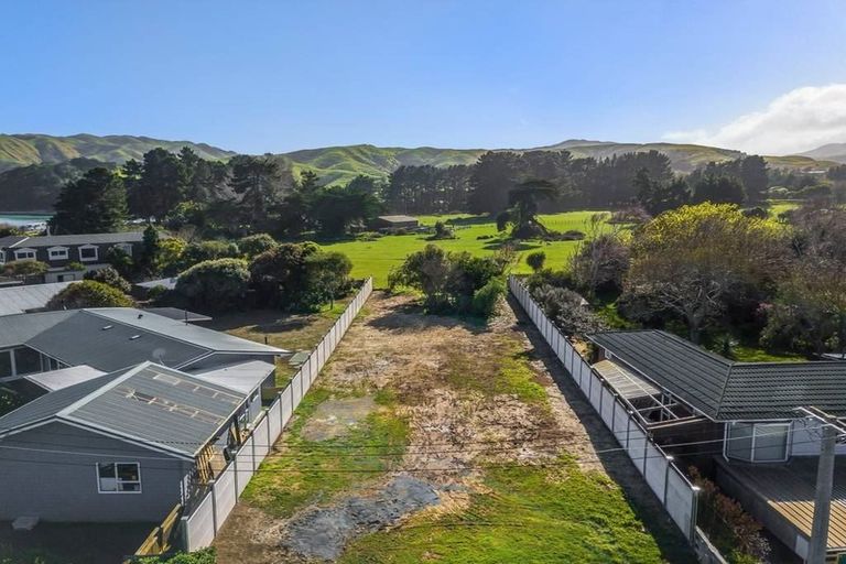 Photo of property in 19a Motukaraka Point, Pauatahanui, Porirua, 5381