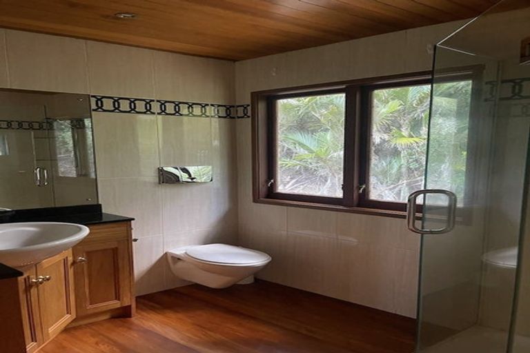 Photo of property in 71 Opanuku Road, Henderson Valley, Auckland, 0612