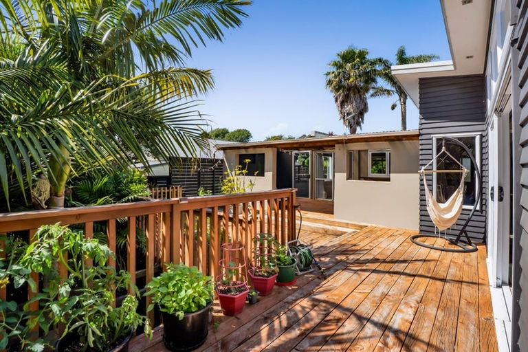 Photo of property in 70 Seaview Road, Marfell, New Plymouth, 4310