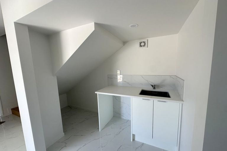 Photo of property in 15a Blenheim Street, Glenfield, Auckland, 0629