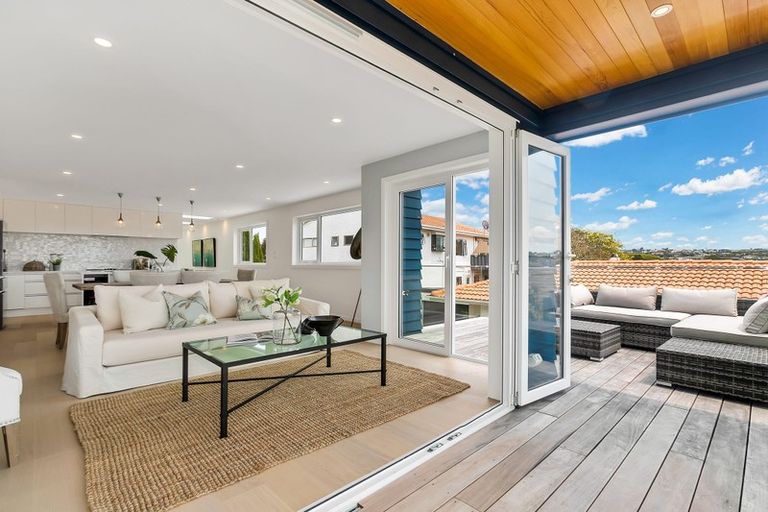 Photo of property in 19 Scarboro Terrace, Murrays Bay, Auckland, 0630