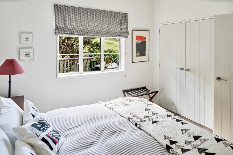 Photo of property in 21 Pendennis Point, Camborne, Porirua, 5026