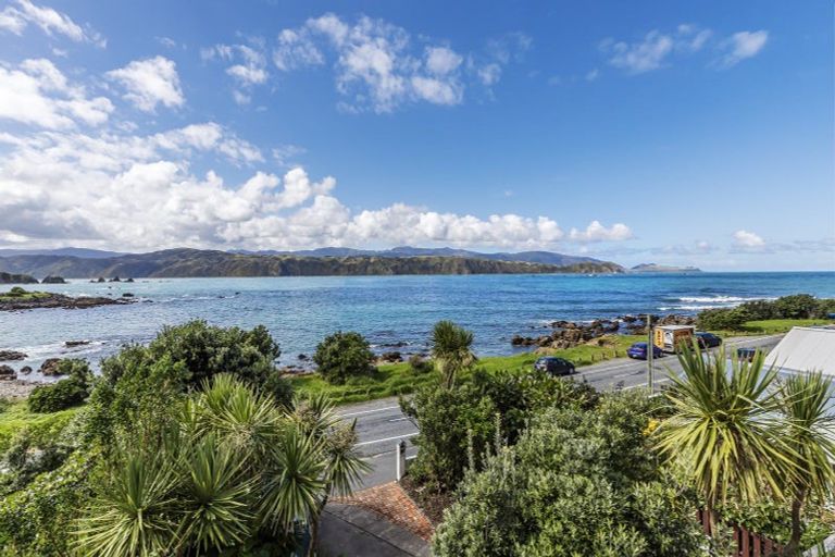 Photo of property in 115 Breaker Bay Road, Breaker Bay, Wellington, 6022