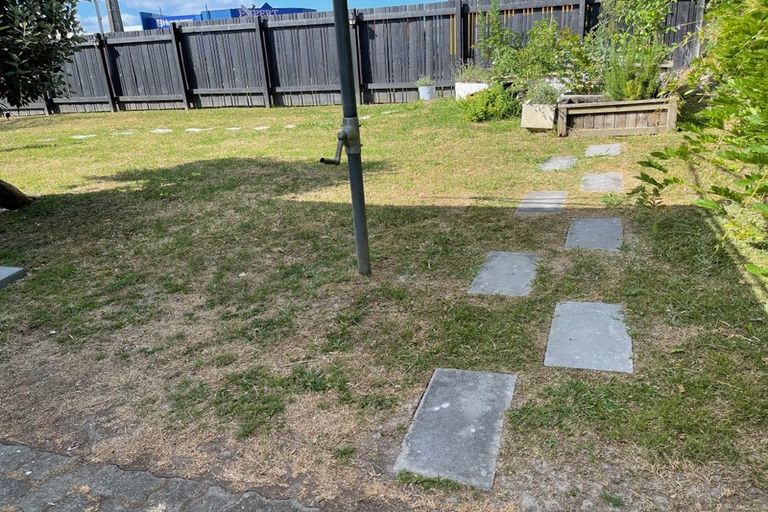 Photo of property in 1/2 Palm Court Drive, Glen Eden, Auckland, 0602