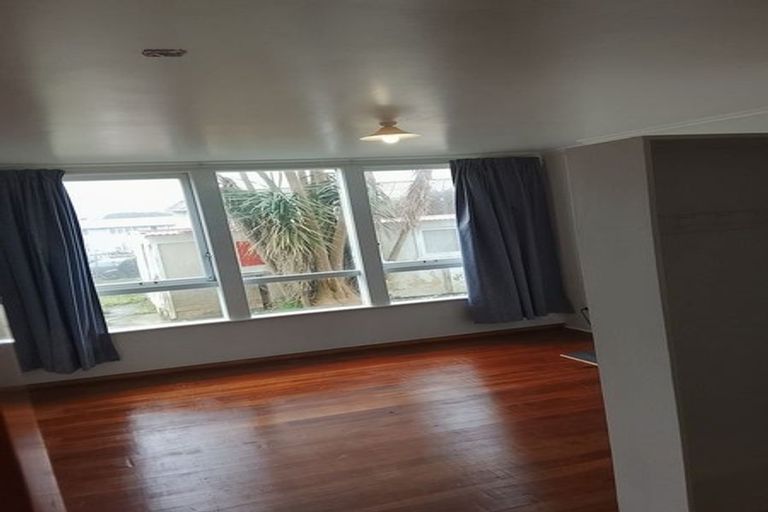 Photo of property in 73-75a Hereford Street, Cannons Creek, Porirua, 5024