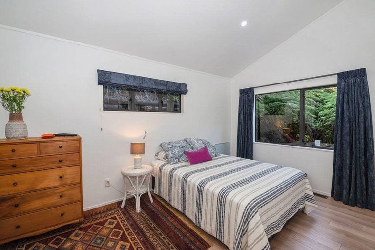 Photo of property in 24 Valley Road, Titirangi, Auckland, 0604