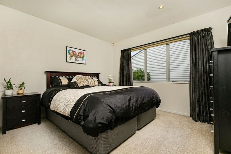 Photo of property in 48 Makora Road, Massey, Auckland, 0614