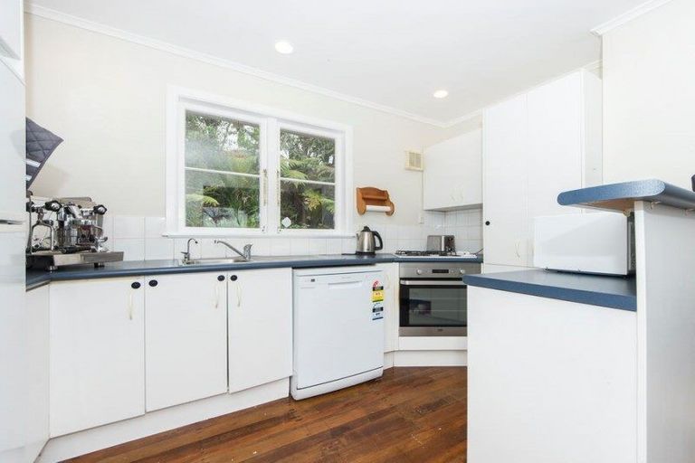 Photo of property in 96 Manuka Road, Bayview, Auckland, 0629
