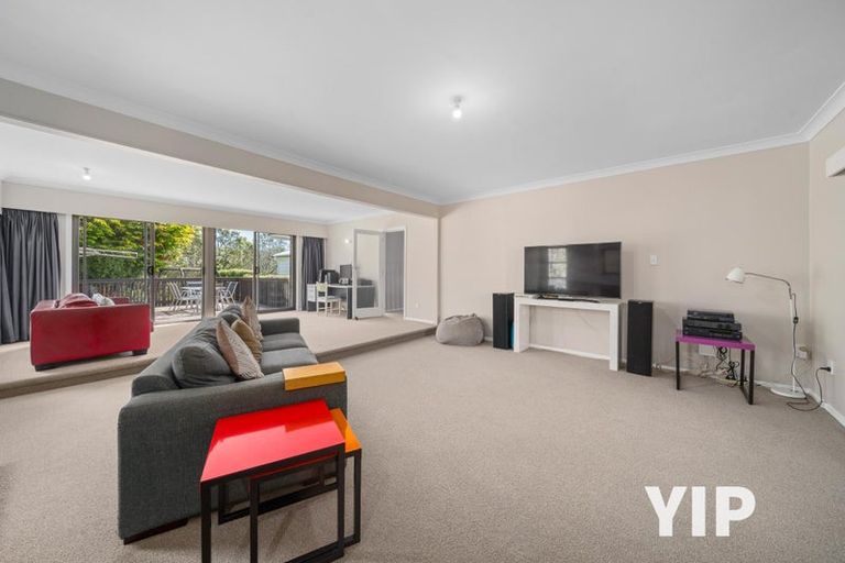 Photo of property in 15 Robert Street, Newlands, Wellington, 6037