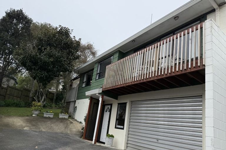 Photo of property in 2/15 Louise Place, Browns Bay, Auckland, 0630