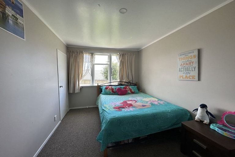 Photo of property in 68b Kelman Road, Kelston, Auckland, 0602