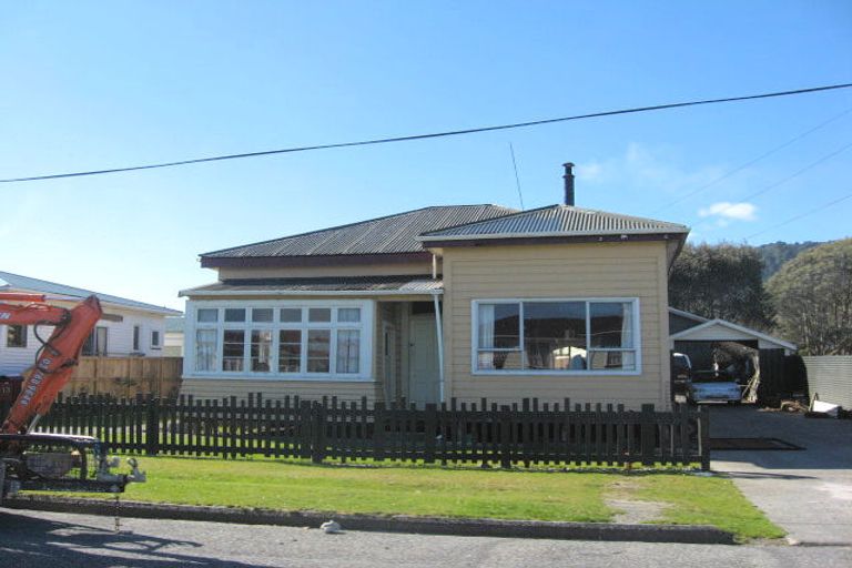 Photo of property in 13 Peel Street, Cobden, Greymouth, 7802