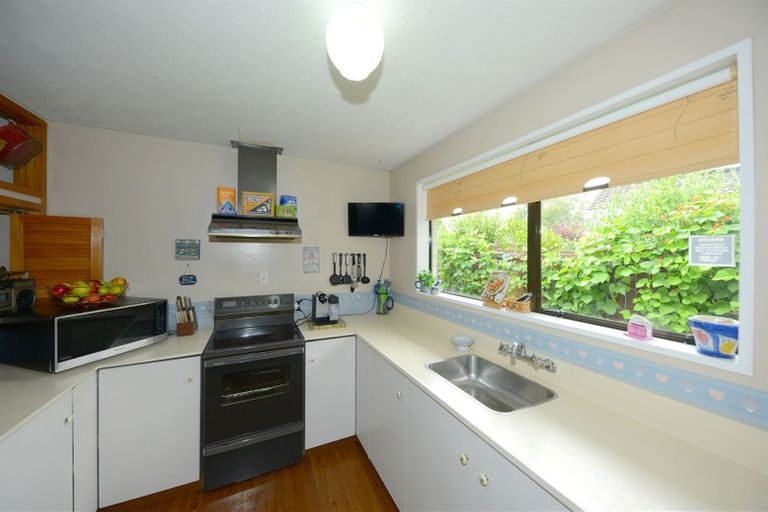 Photo of property in 12 Juniper Place, Burnside, Christchurch, 8053
