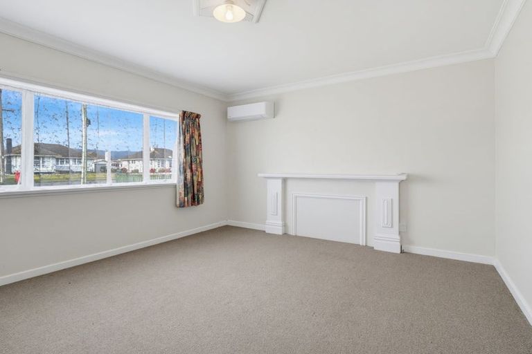Photo of property in 17 Winchester Street, Levin, 5510