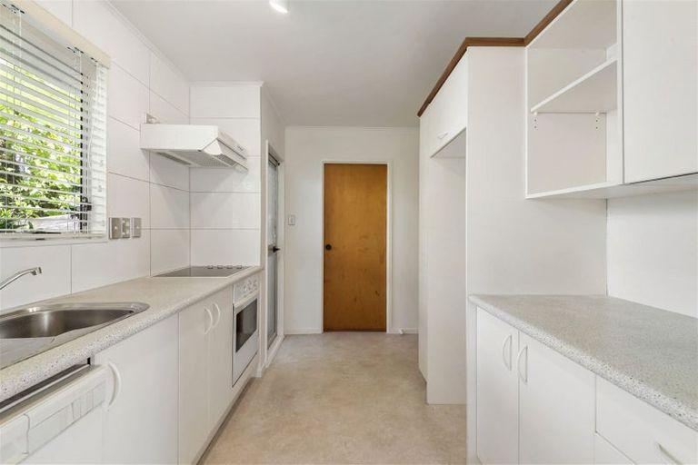 Photo of property in 27 Trias Road, Totara Vale, Auckland, 0629