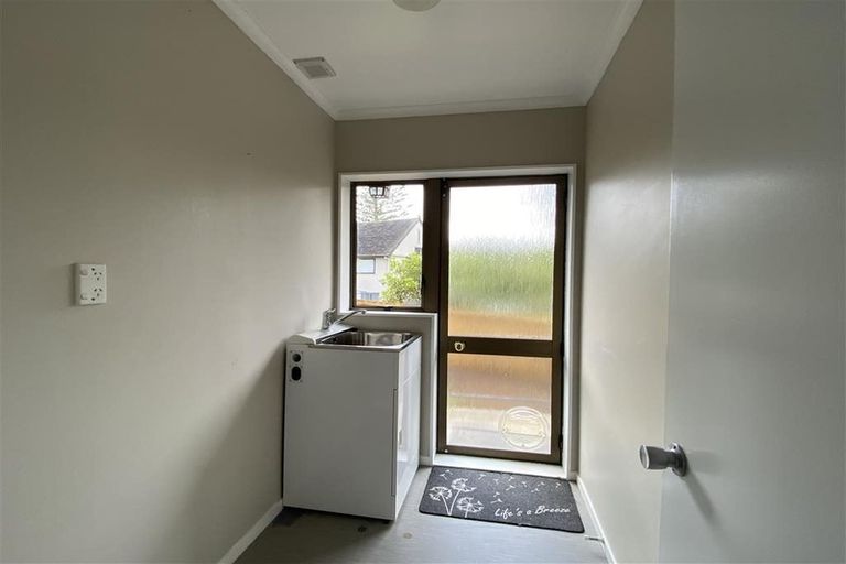 Photo of property in 2/2 Westbourne Road, Murrays Bay, Auckland, 0630