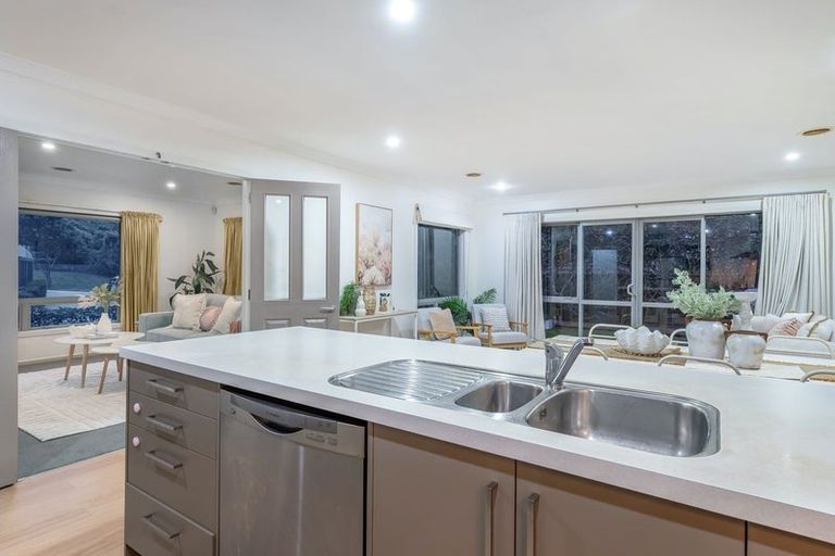 Photo of property in 5 Tongariro Drive, Aotea, Porirua, 5024