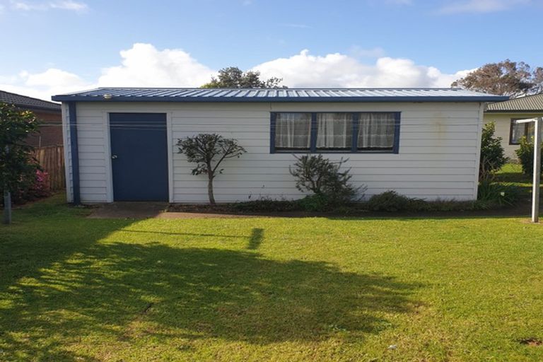 Photo of property in 82 Sandspit Road, Waiuku, 2123